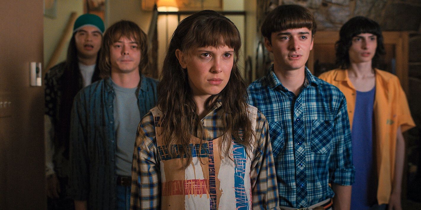 Eleven, Mike, Will, Jonathan in California in Stranger Things.