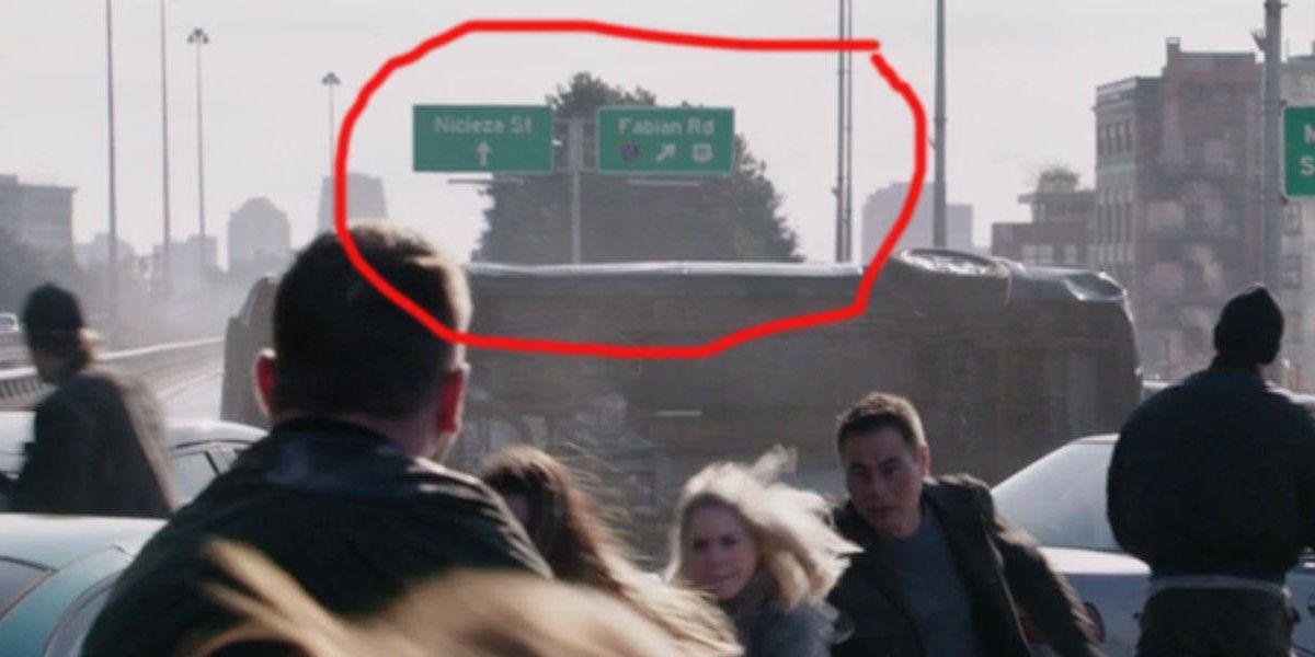 Street_signs_on_a_highway_in_Deadpool