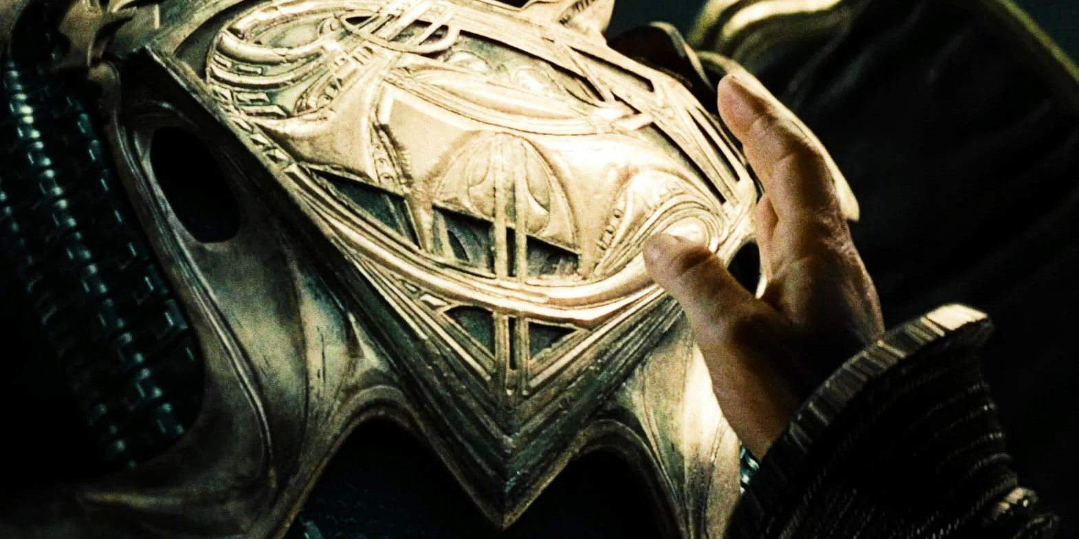 Superman&rsquo;s mother reaches out to touch family crest in Man of Steel