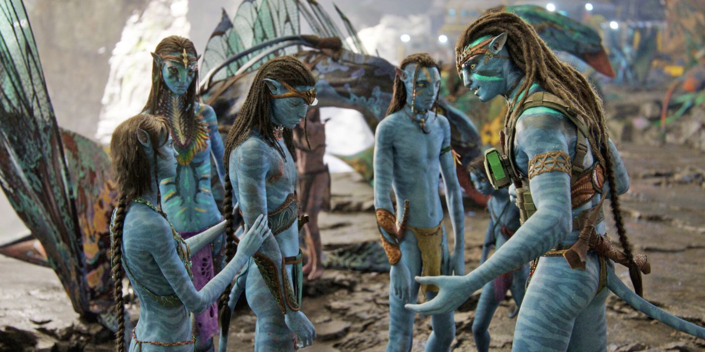 The Na'vi talk to their children after returning from a journey in Avatar The Way of Water