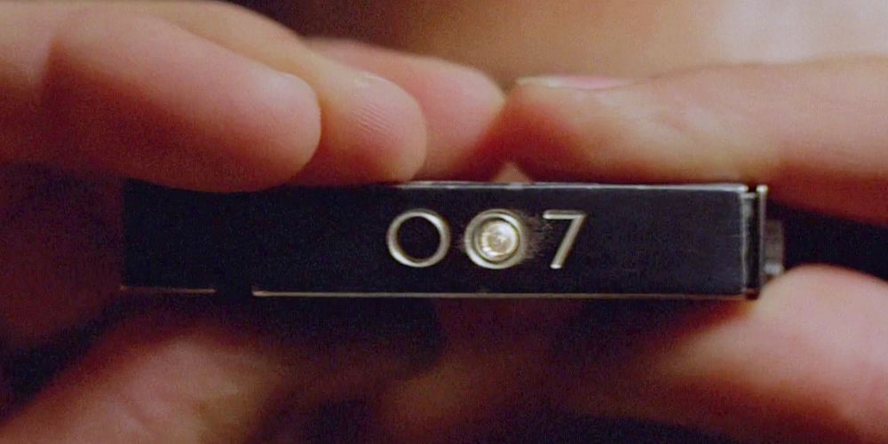 La minuscule caméra espion que James Bond utilise dans Moonraker