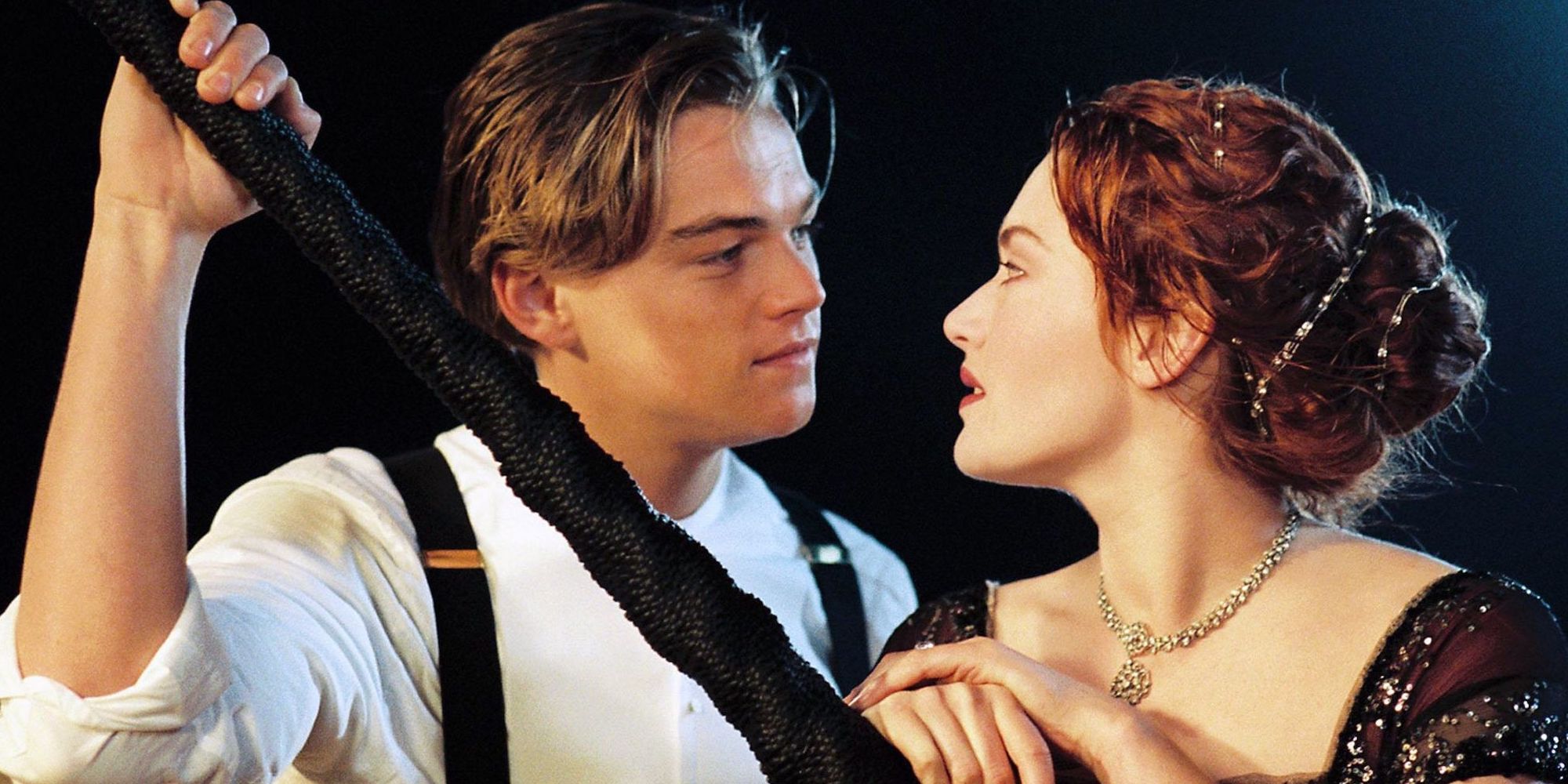 Kate Winslet et Leonardo DiCaprio sur le pont du Titanic