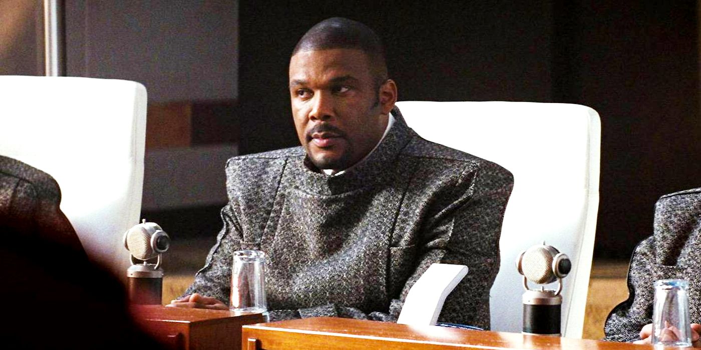 Tyler Perry as Admiral Barnett sitting behind table in Star Trek