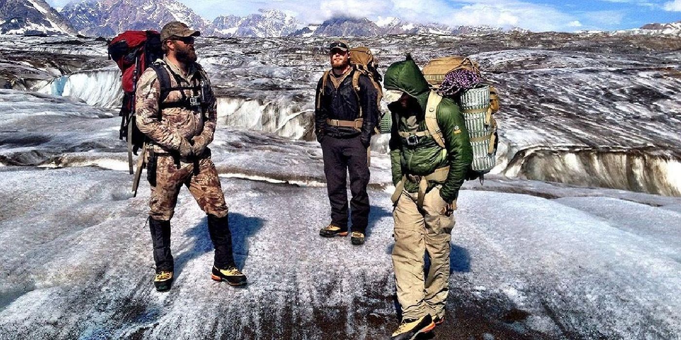 Ultimate Survival Alaska: Três homens estão no topo de uma montanha