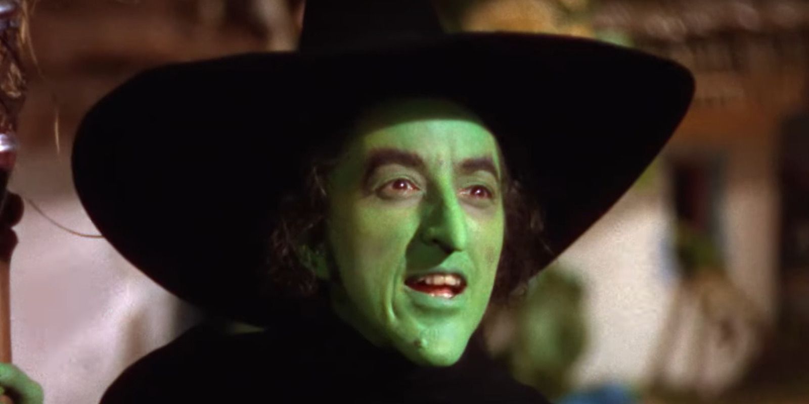 Margaret Hamilton como a Bruxa Malvada do Oeste em O Mágico de Oz.jpg
