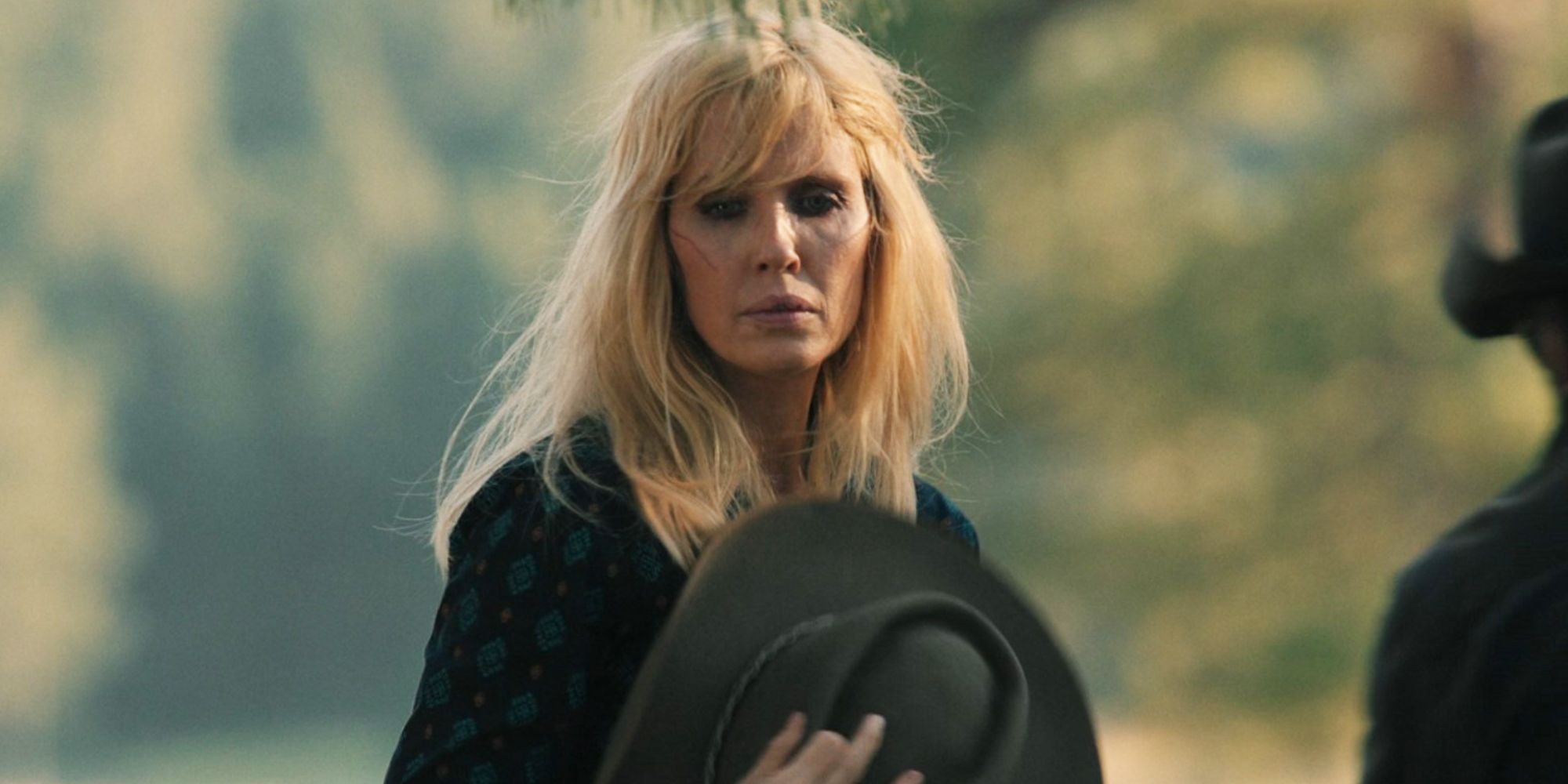 Yellowstone Beth Dutton holding her hat