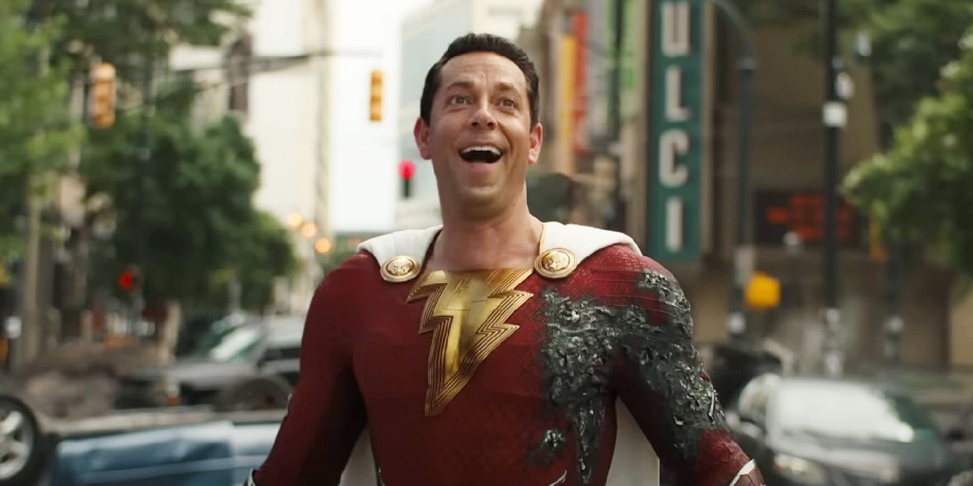 Zachary Levi sorrindo em Shazam Fury of the Gods.