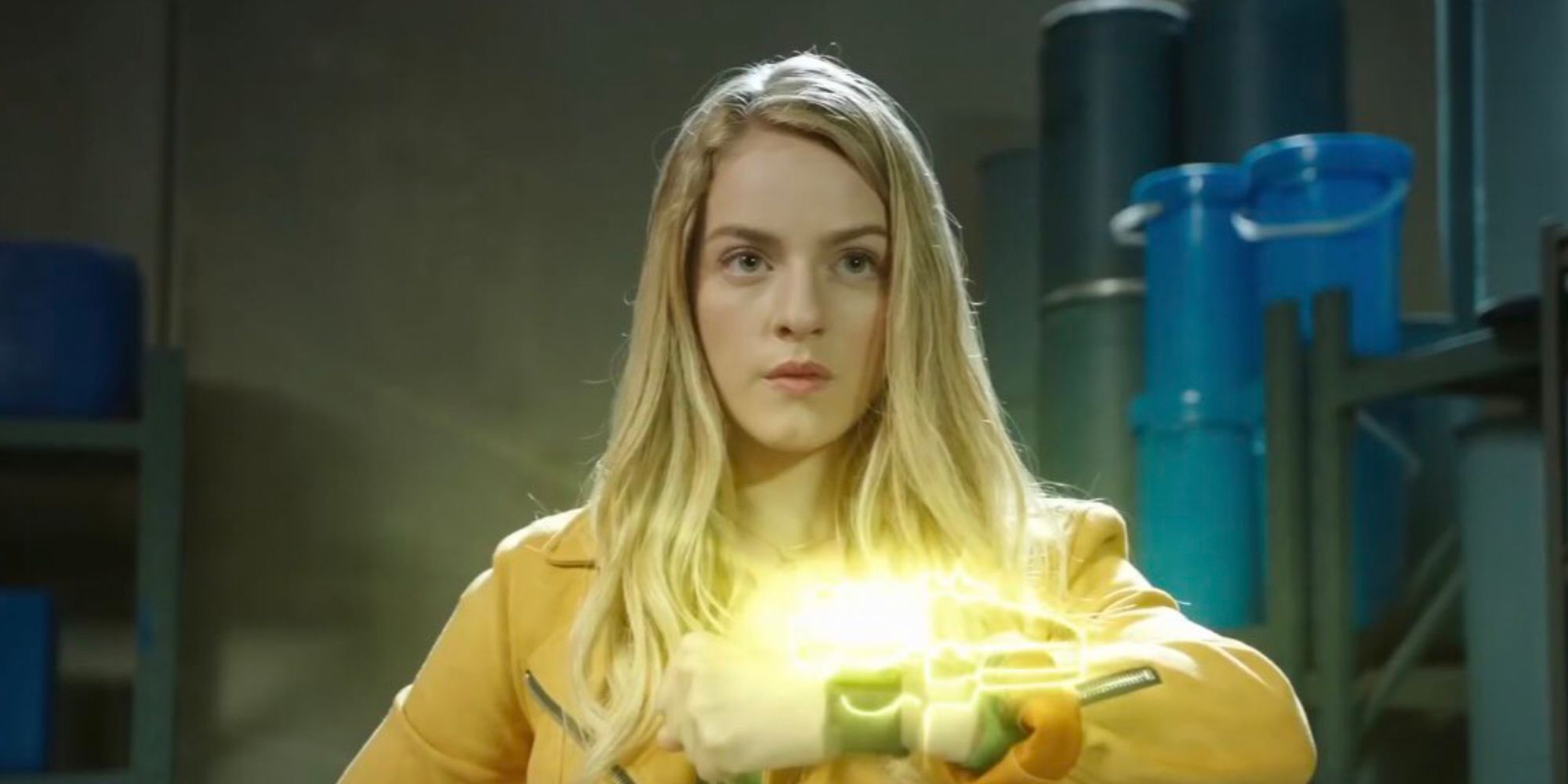 Zoey pronta para se transformar em Power Rangers Beast Morphers