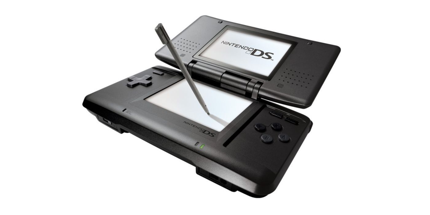 Um Nintendo DS preto e uma caneta
