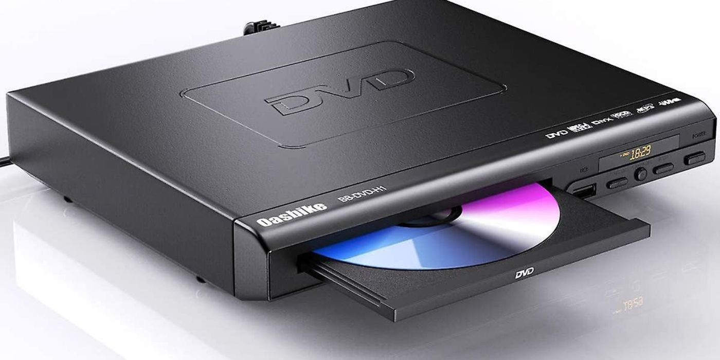 A HD DVD disc slots into a DVD player