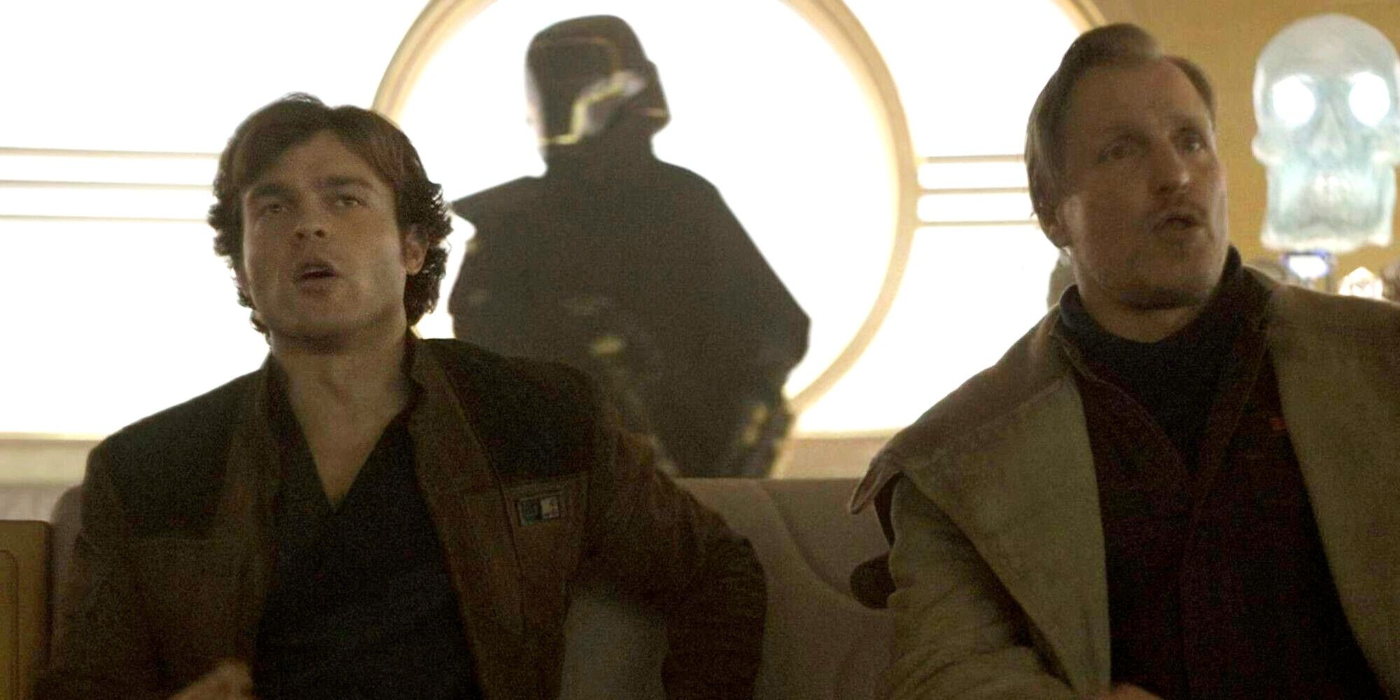 Alden Ehrenreich e Woody Harrelson parecendo chocados em Solo A Star Wars Story