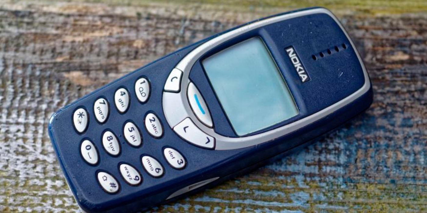 An image of the Nokia 3310 lying on the ground
