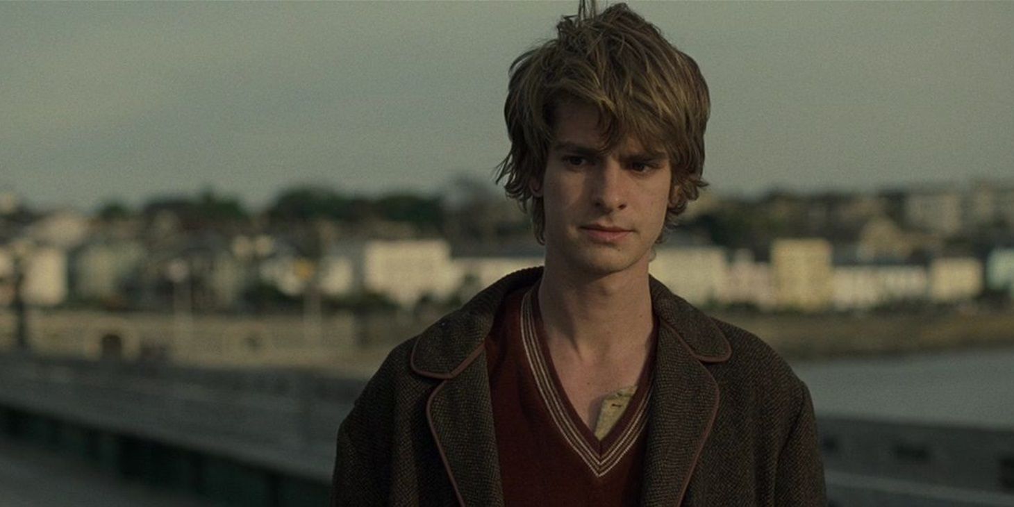 Andrew_Garfield_on_a_pier_in_Never_Let_Me_Go