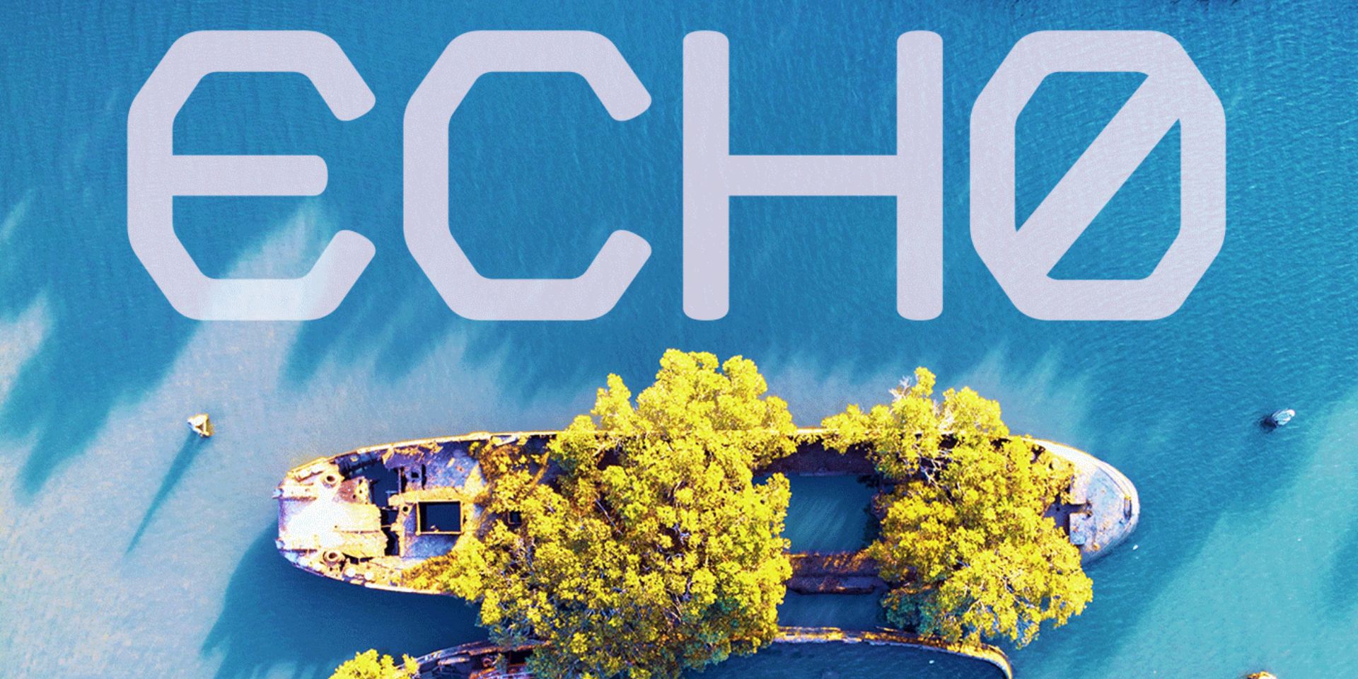 Imagem de título para ECH0, retratando um navio queimando de cima, coberto de árvores.