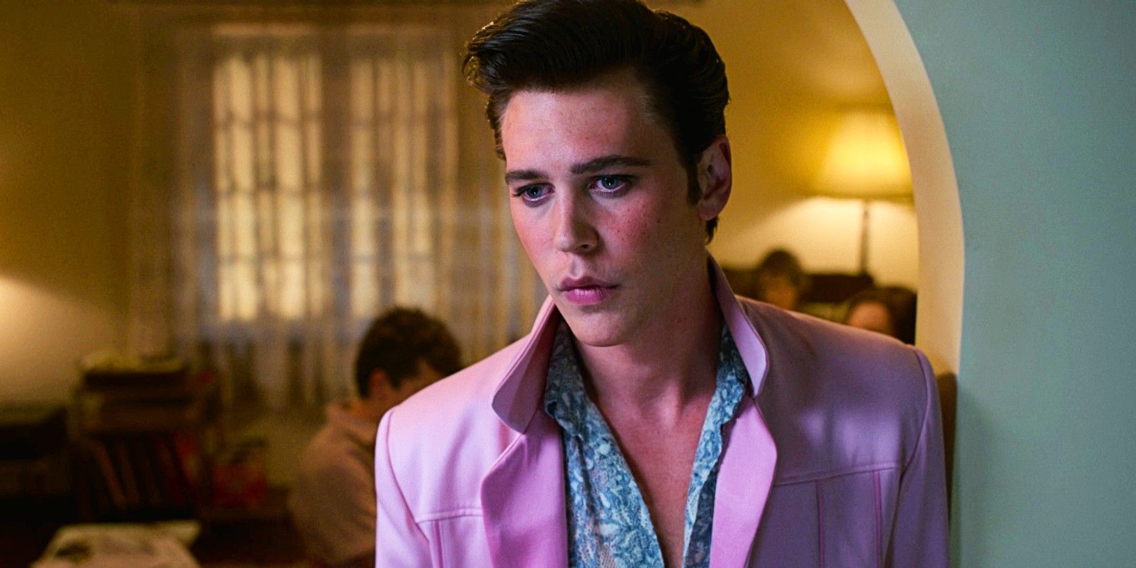 Austin Butler como Elvis Presley em Elvis