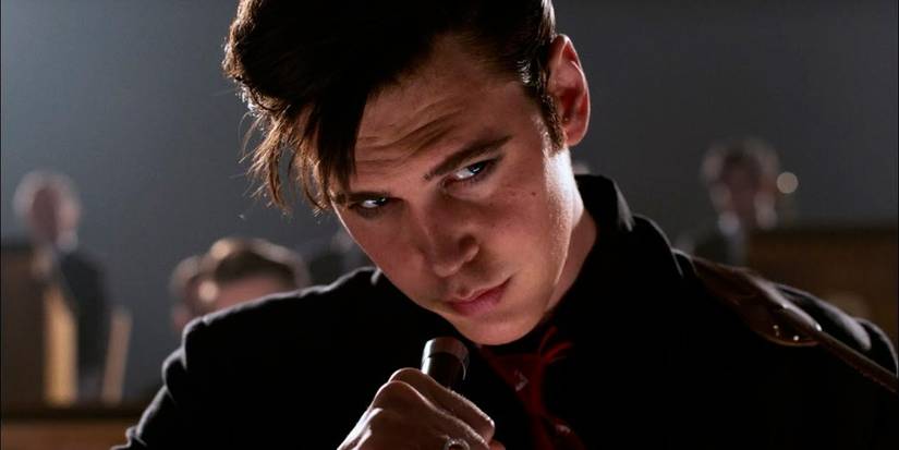 Austin Butler as Elvis Presley singing onstage in Elvis.
