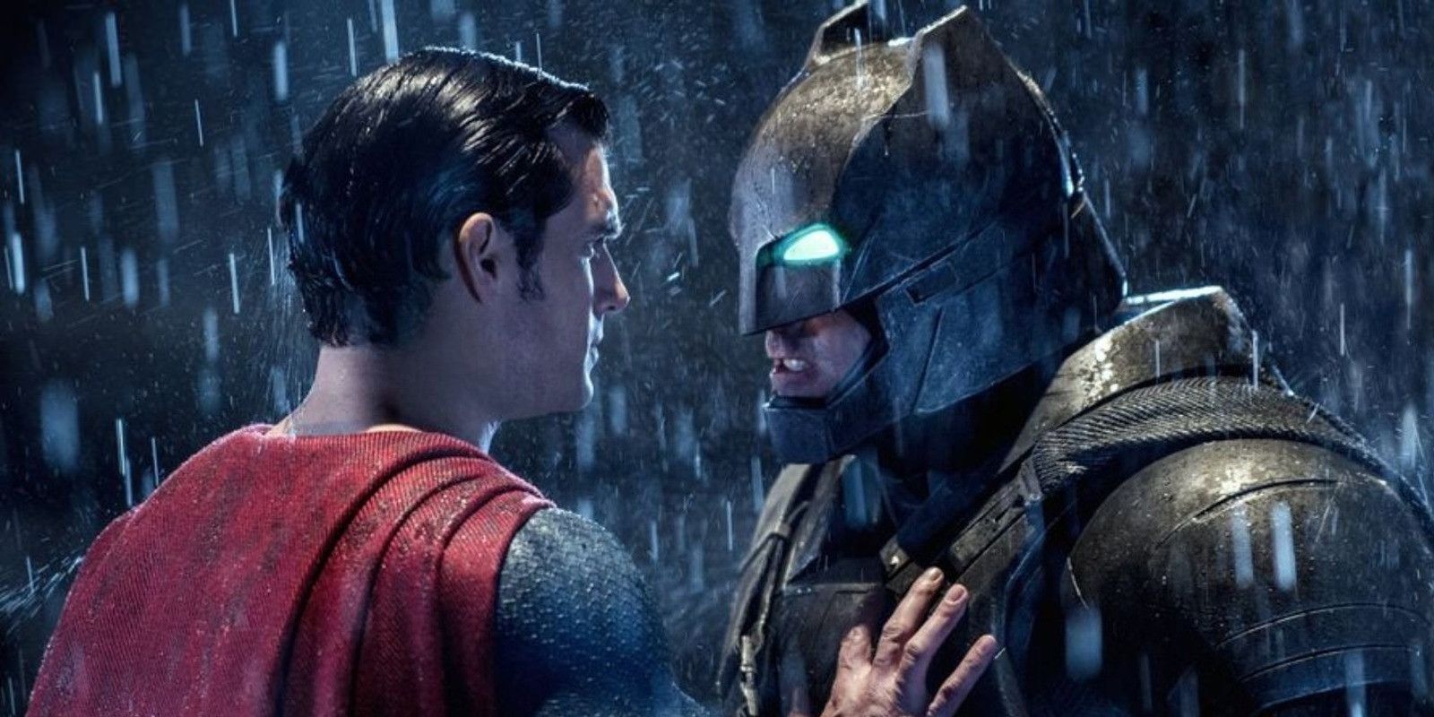 Batman y Superman miran a los ojos en Batman v Superman Dawn of Justice