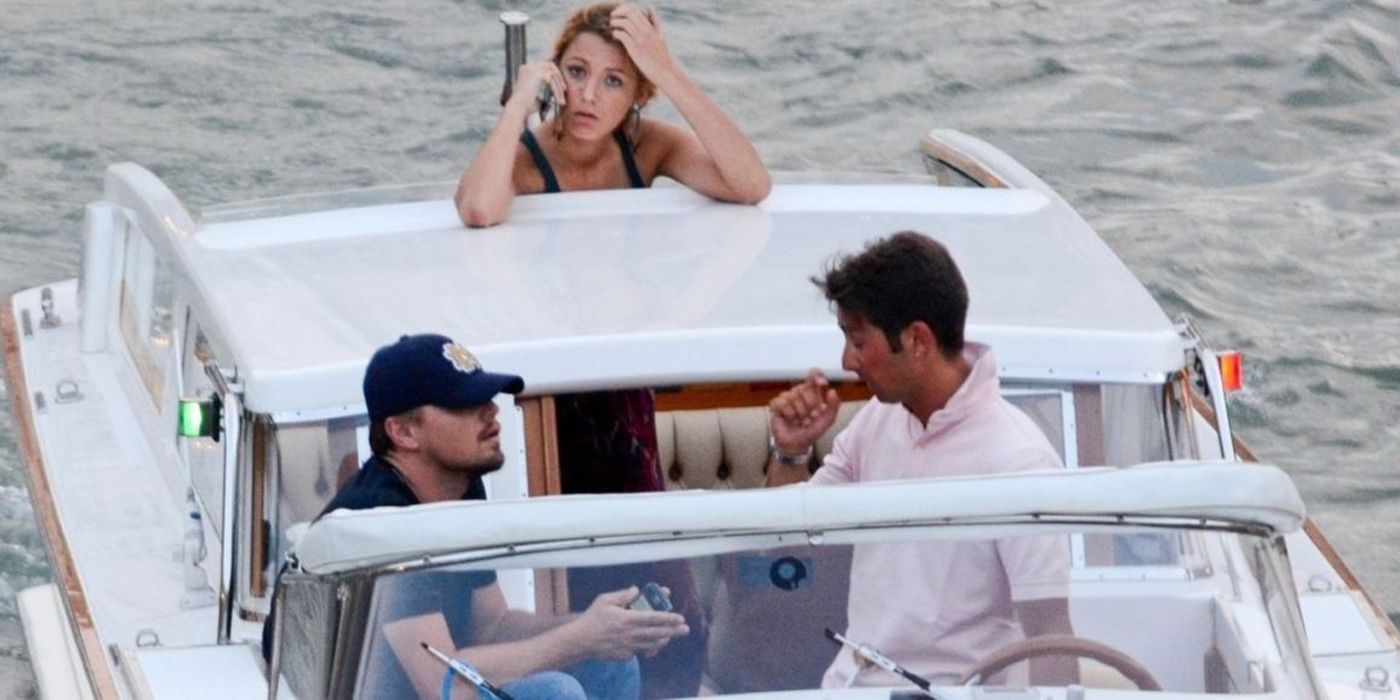 Blake Lively e Leonardo DiCaprio em um barco