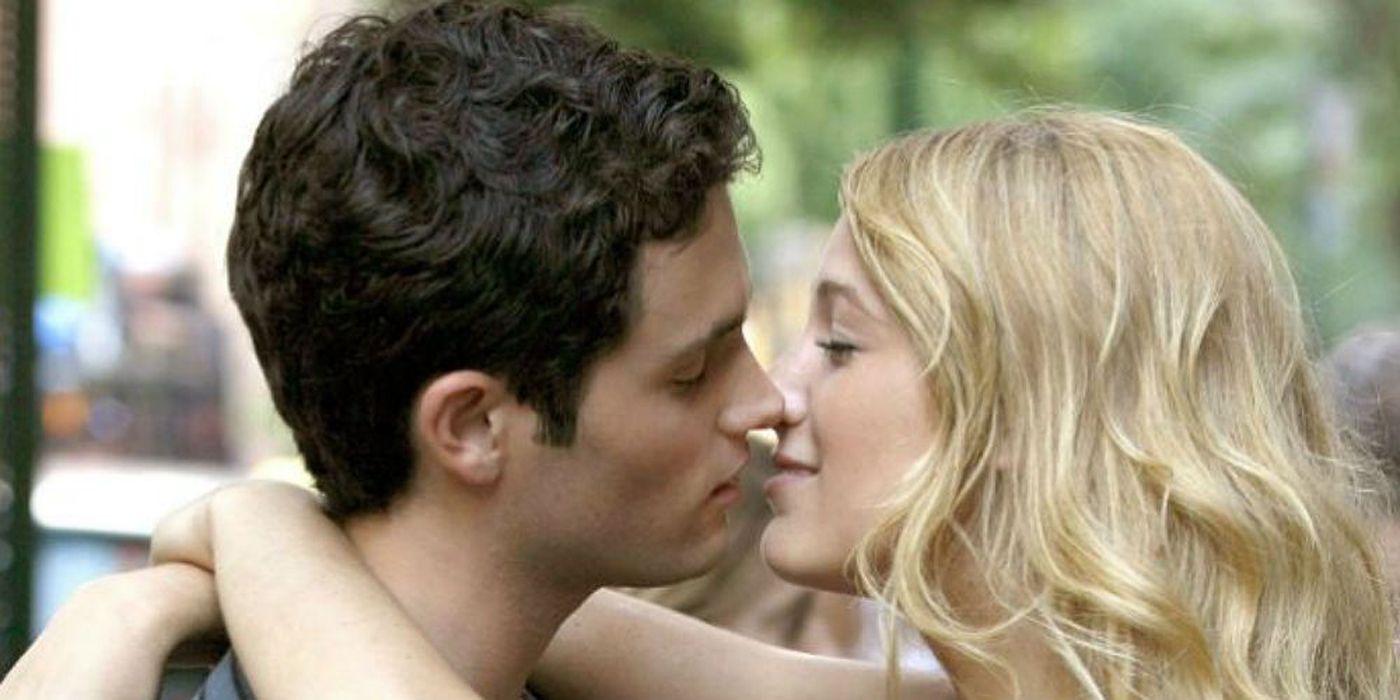 Blake Lively and Penn Badgley are about to kiss on Gossip Girl