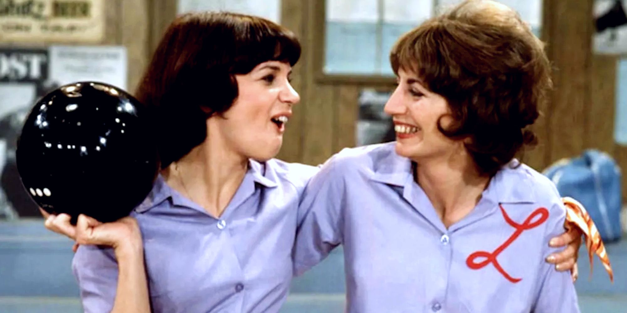 Cindy Williams Penny Marshall look at each other in Laverne and Shirley