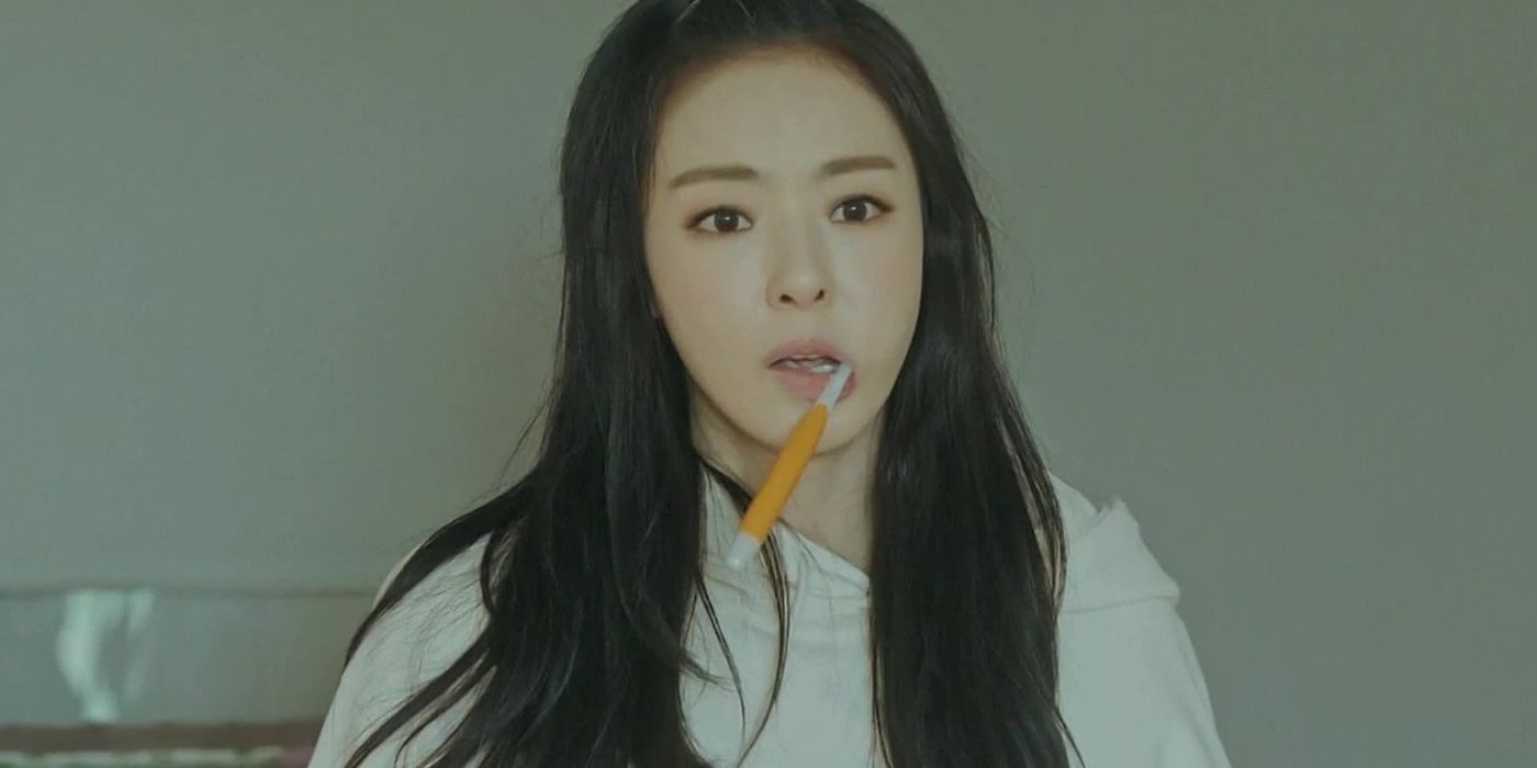 Lee Da-hee looking shocked with a toothbrush in her mouth