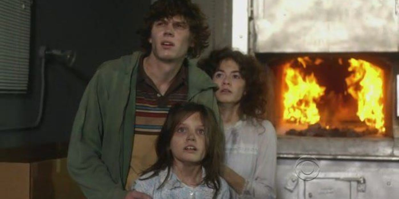 Charlie (Eavn Peters) standing with two girls in Criminal Minds
