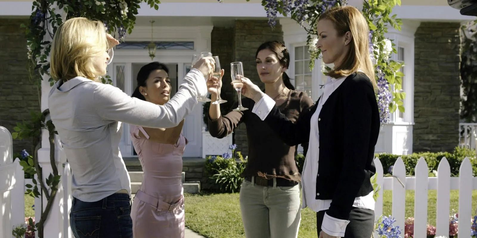 Desperate Housewives Toasting To Mary Alice In Pilot Episode