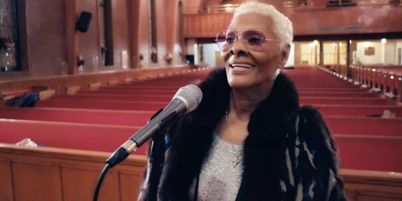 Dionne Warwick singing in a church in Don't Make Me Over