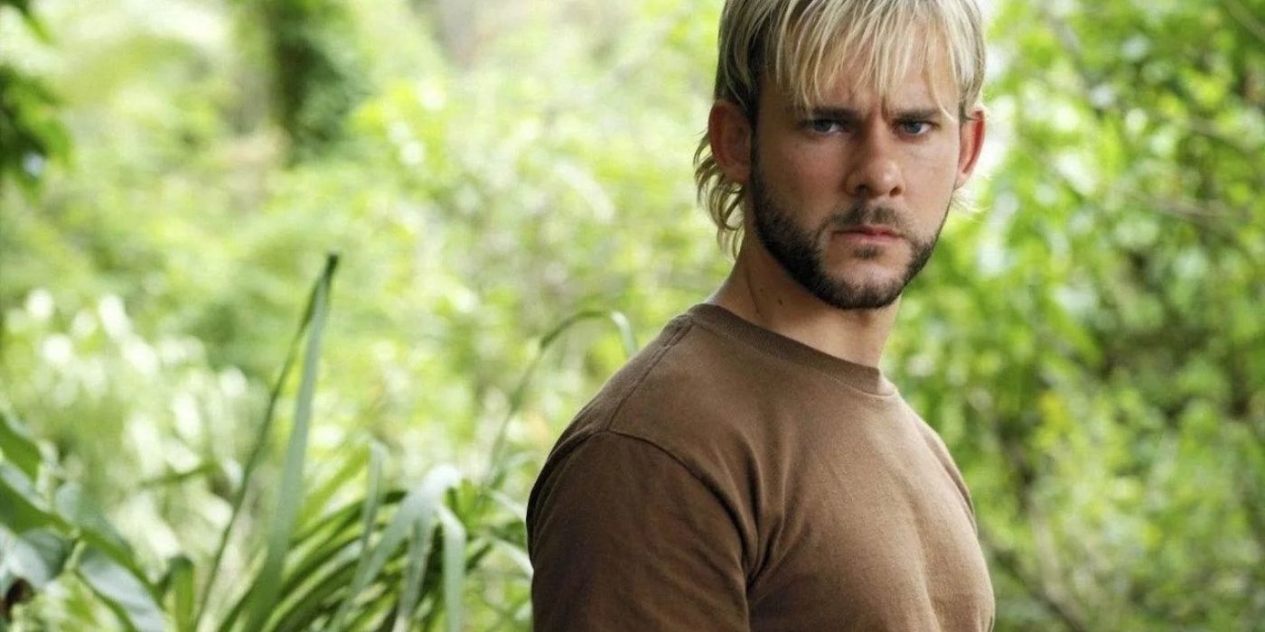 Dominic Monaghan as Charlie Pace standing in the jungle in Lost