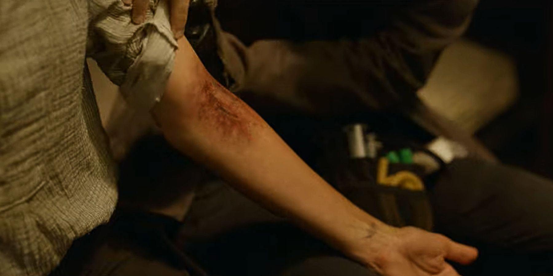 Scary The Walking Dead Season 8 Madison Clark with a zombie bite mark on her arm