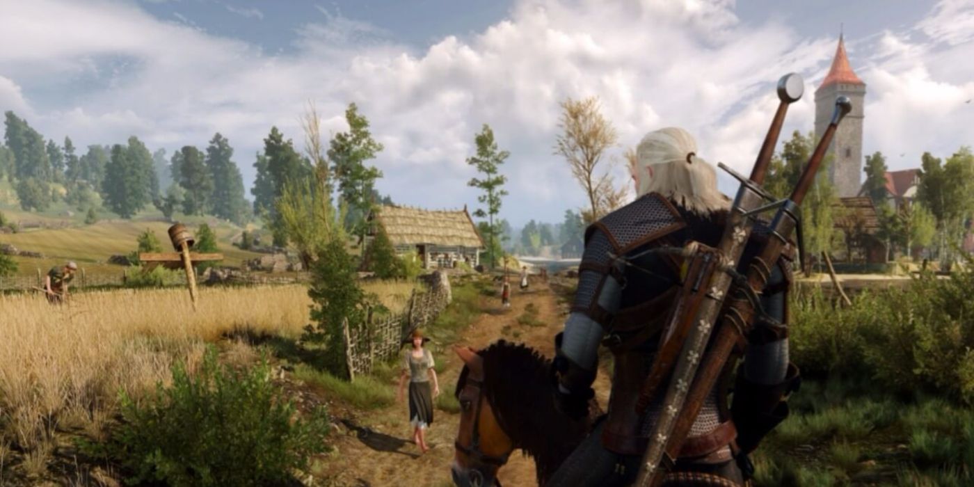 Geralt explorando o mundo aberto a cavalo em The Witcher 3.