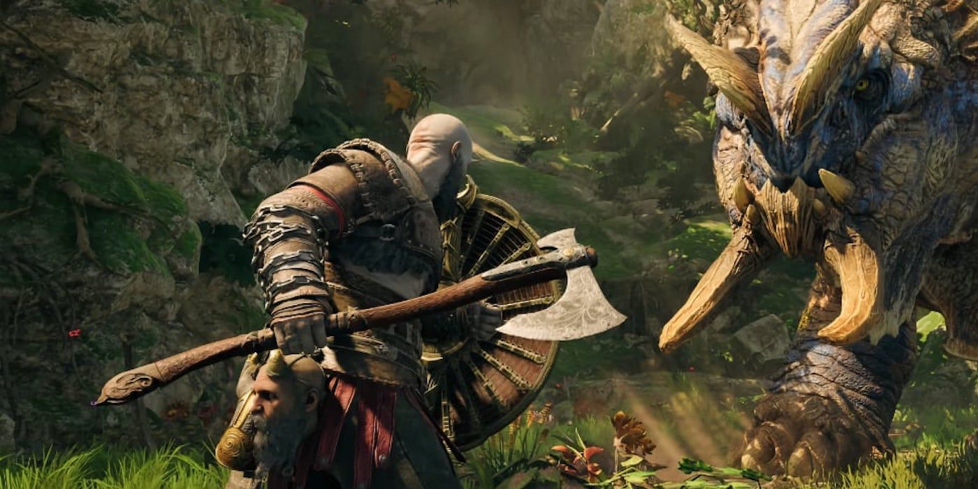 Kratos usando seu escudo e Leviathan Axe para lutar contra um chefe Dreki em God of War Ragnarok