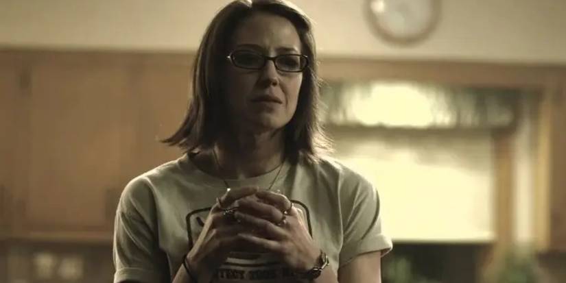 Margo (Carrie Coon) holding a mug and looking sad in Gone Girl