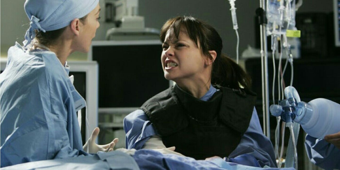 Meredith and Hannah talking in the O.R. on Grey's Anatomy