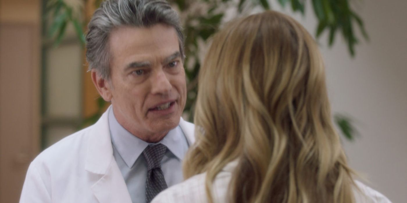 Peter Gallagher como Dr. Nick falando e parecendo sério em Grey's Anatomy