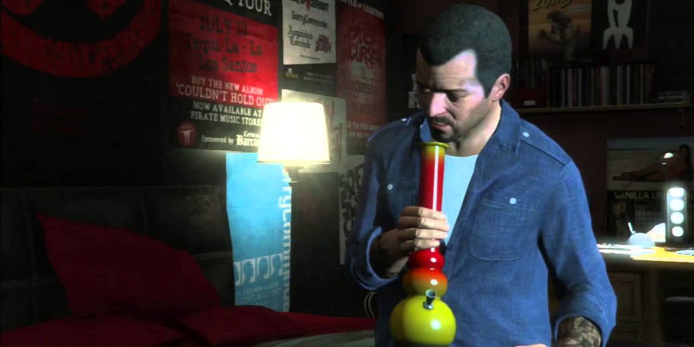 Michael holds a bong in GTA V