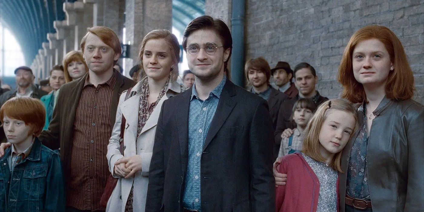 Harry, Ron, Hermione, and Ginny stand on Platform 9 3/4 in Harry Potter and the Deathly Hallows