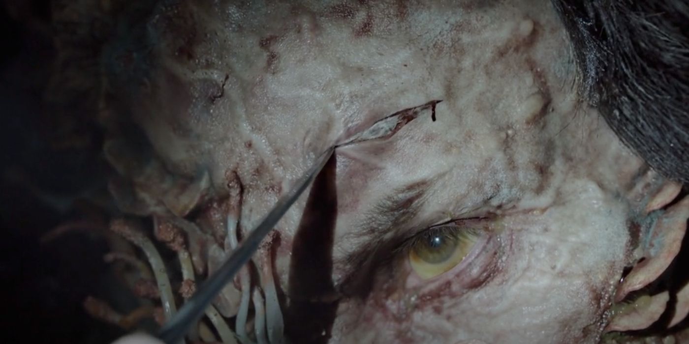 Ellie coupant l'ouverture d'une tête infectée dans Last of Us épisode 3