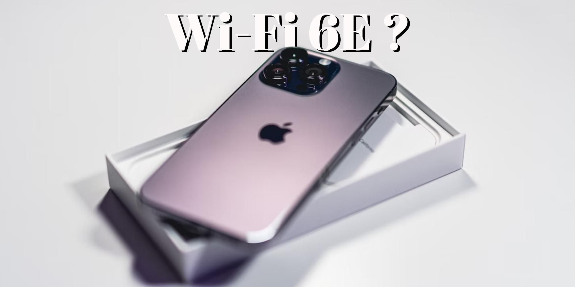 gambar iPhone 14 Pro dengan kotaknya, dengan tulisan Wi-Fi 6E tertulis di bagian atas, dengan latar belakang abu-abu polos
