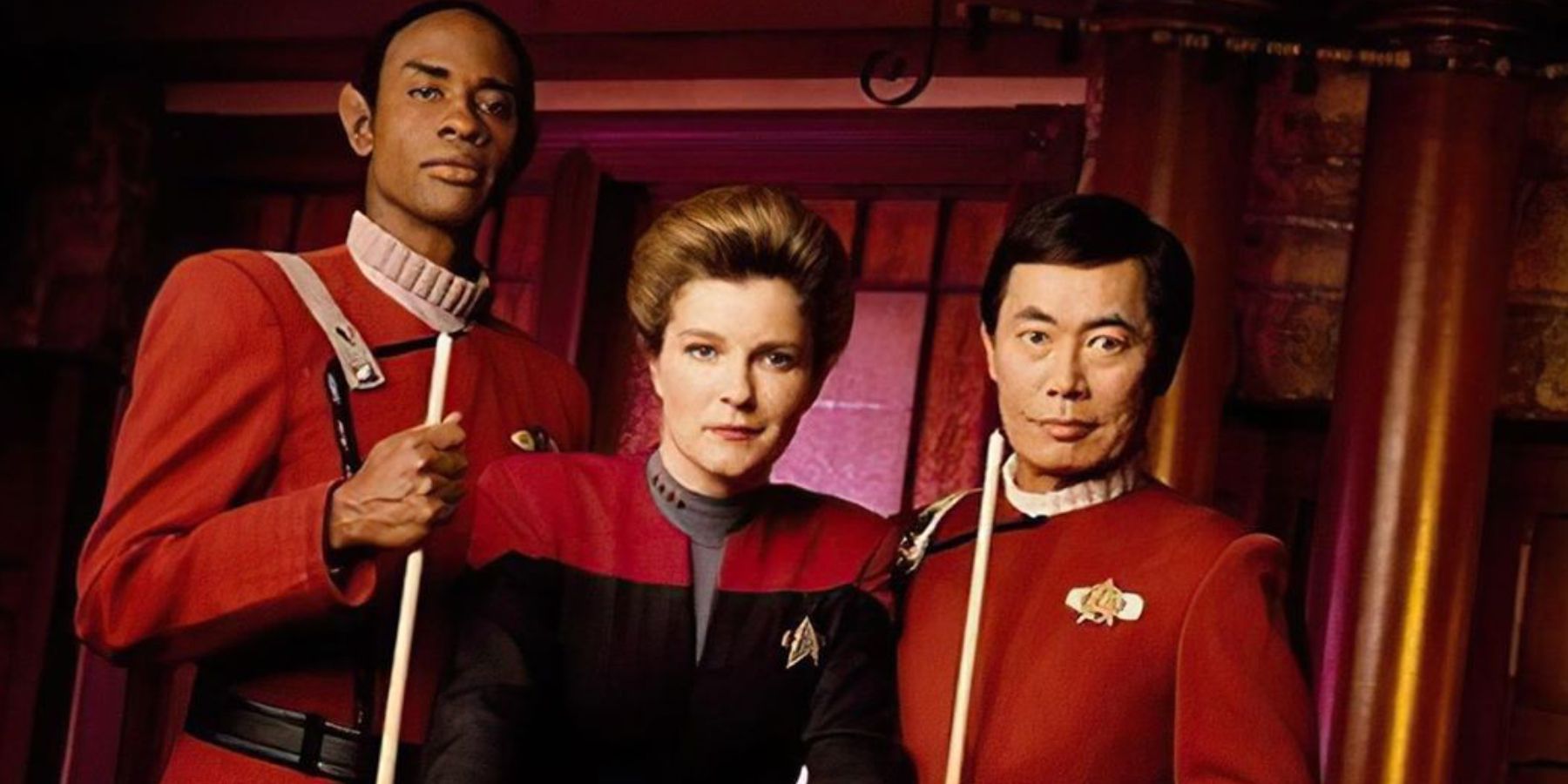 Tim Russ, Kate Mulgrew y George Takei como Tuvok, Janeway y Sulu en Star Trek
