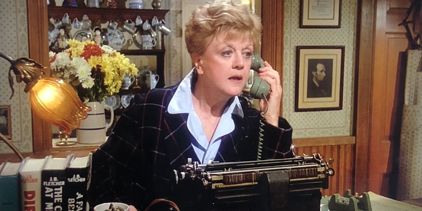 Jessica Fletcher on the phone in front of her typewriter in Murder She Wrote