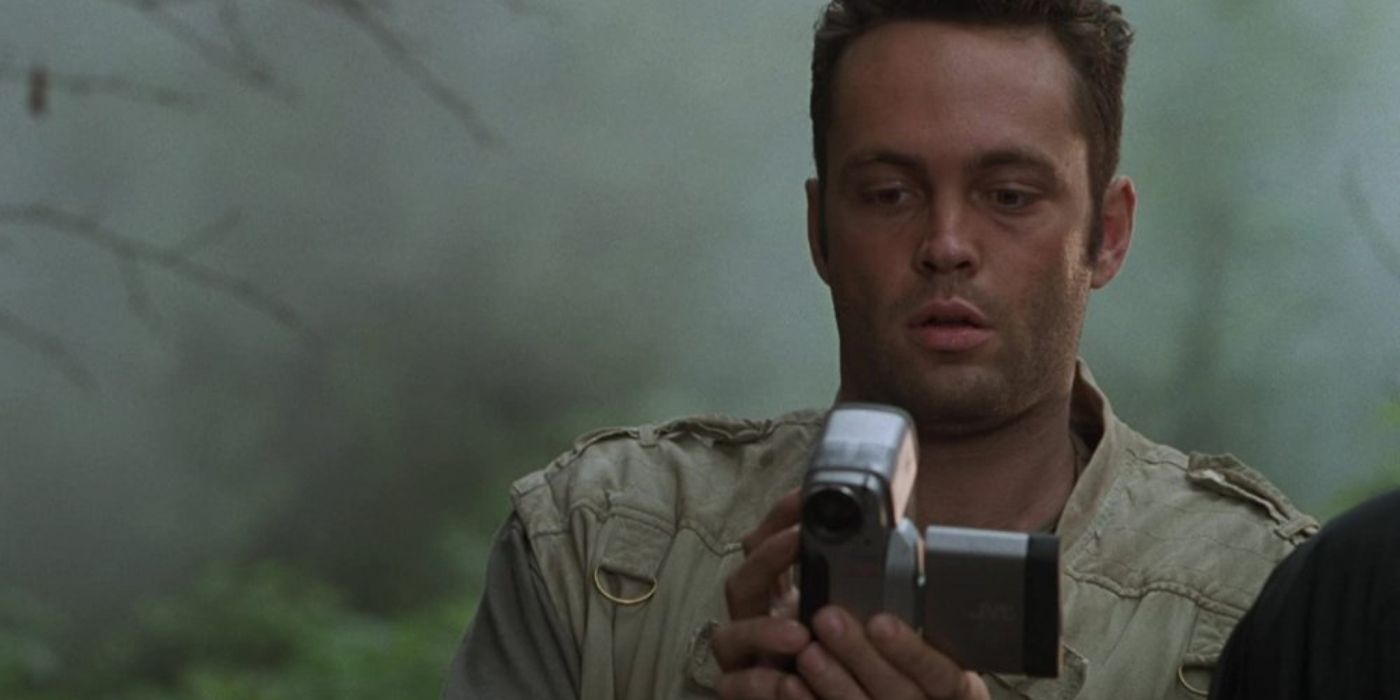 Nick (Vince Vaughn) looking seriously as his camera in Jurassic Park: The Lost World
