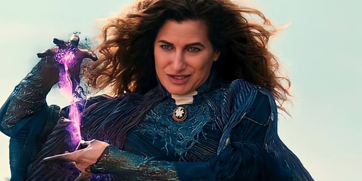 Kathryn Hahn como Agatha Harkness lançando um feitiço em WandaVision