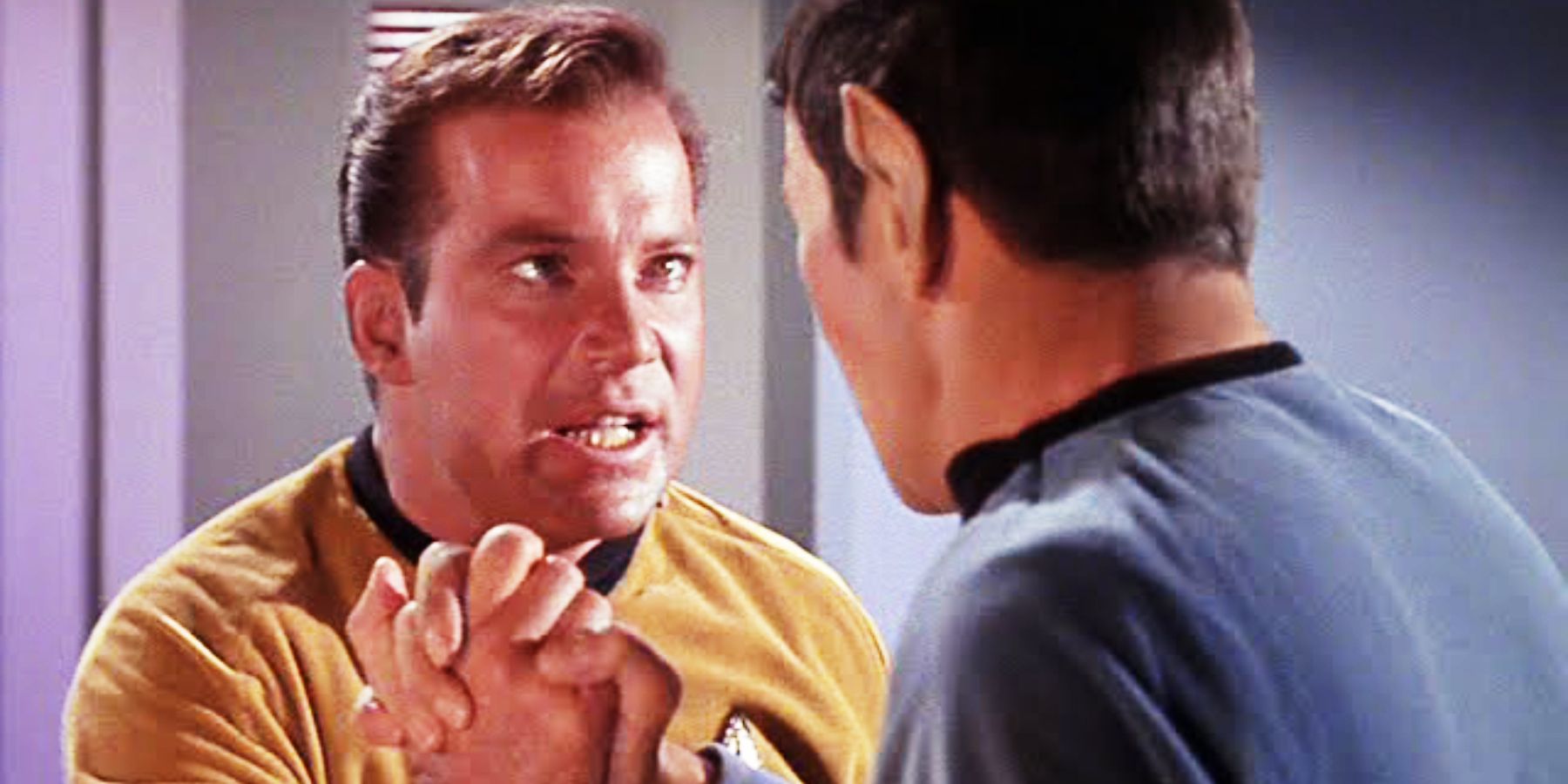 Kirk e Spock lutam entre si em The Naked Time