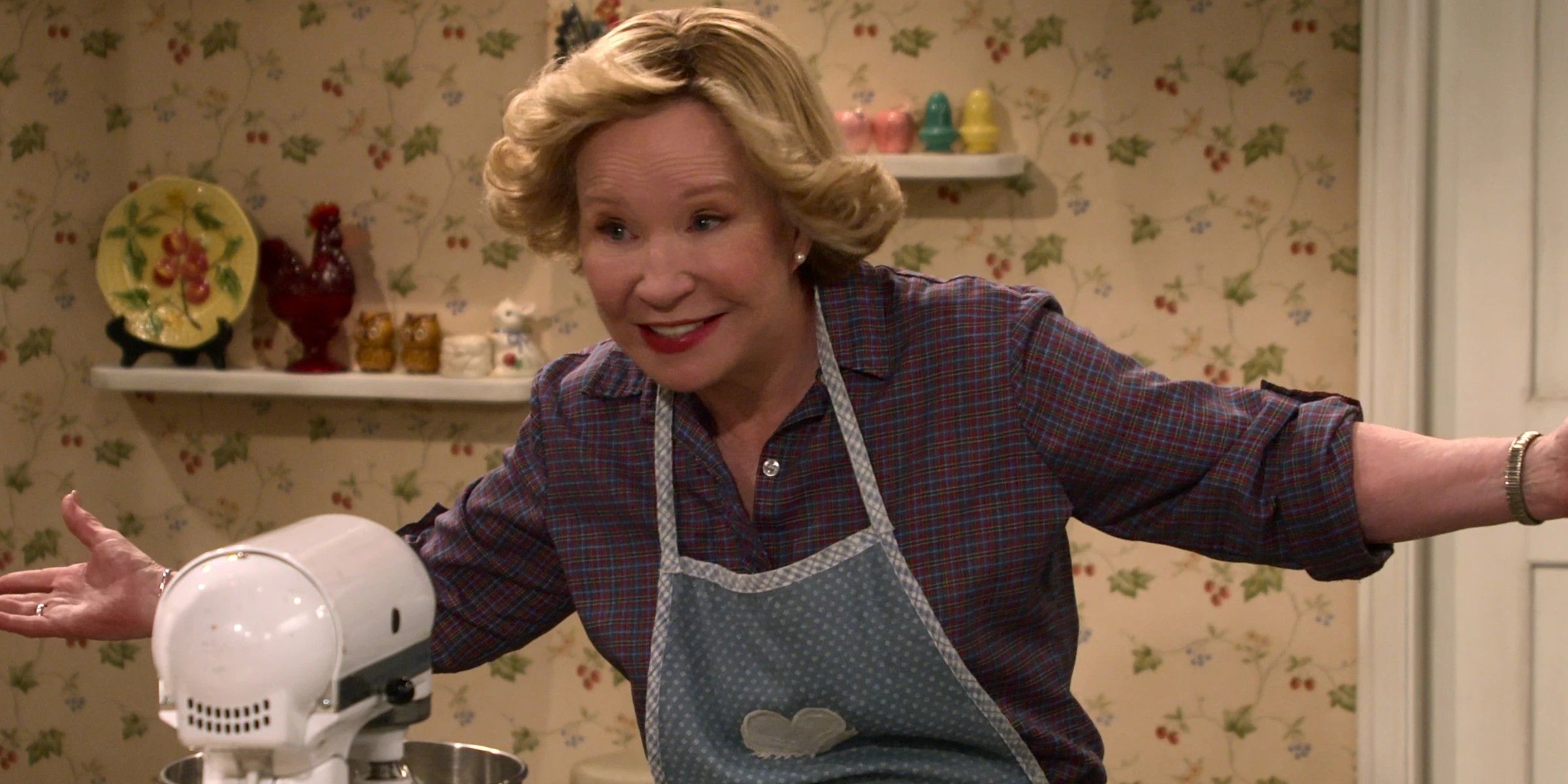 Debra Jo Rupp as Kitty in the kitchen smiling in That 90s show