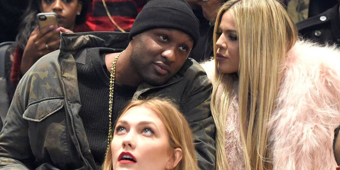 Lamar e Khloe em um jogo de basquete