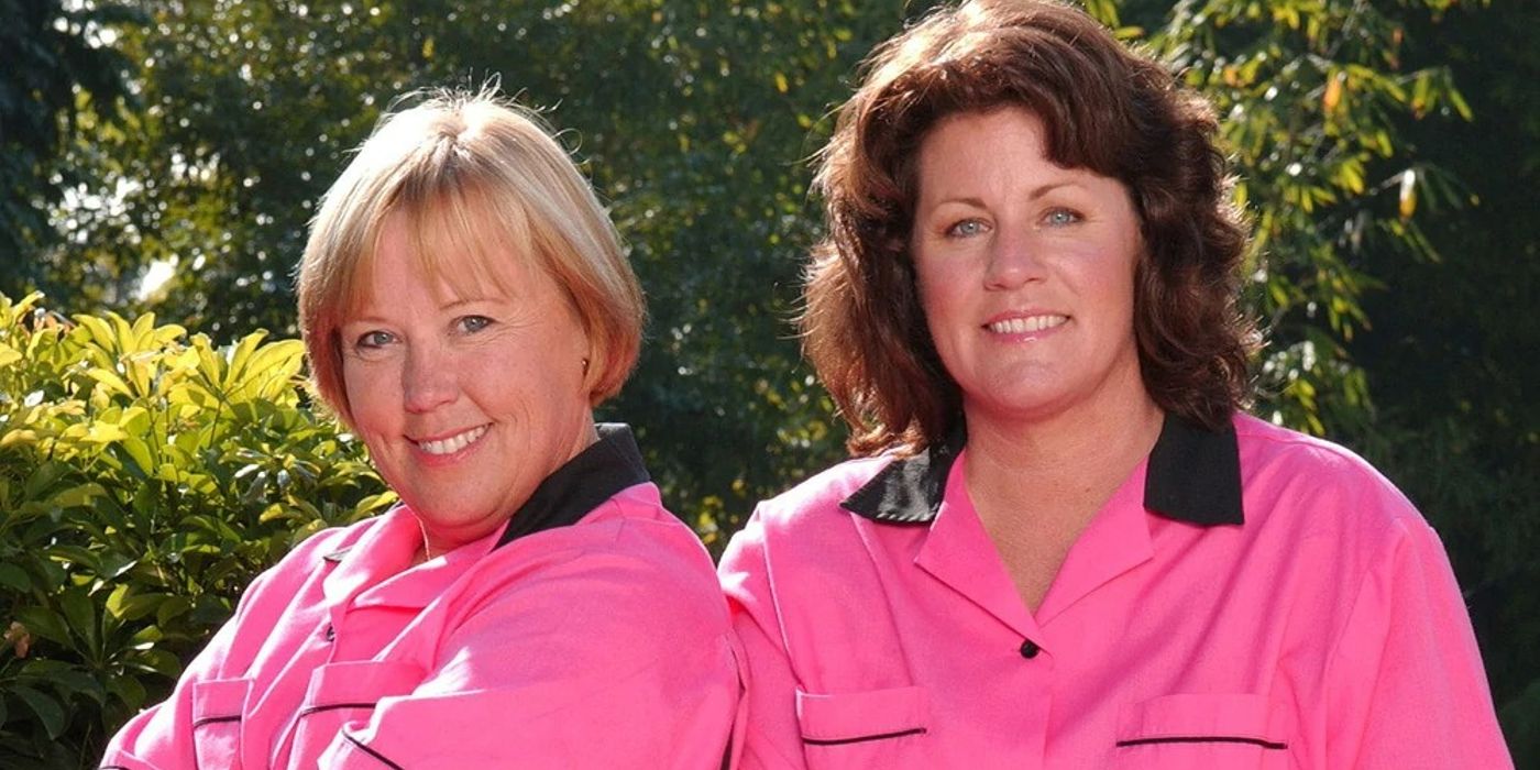 Linda dan Karen dari The Amazing Race season 5 mengenakan kemeja bowling pink