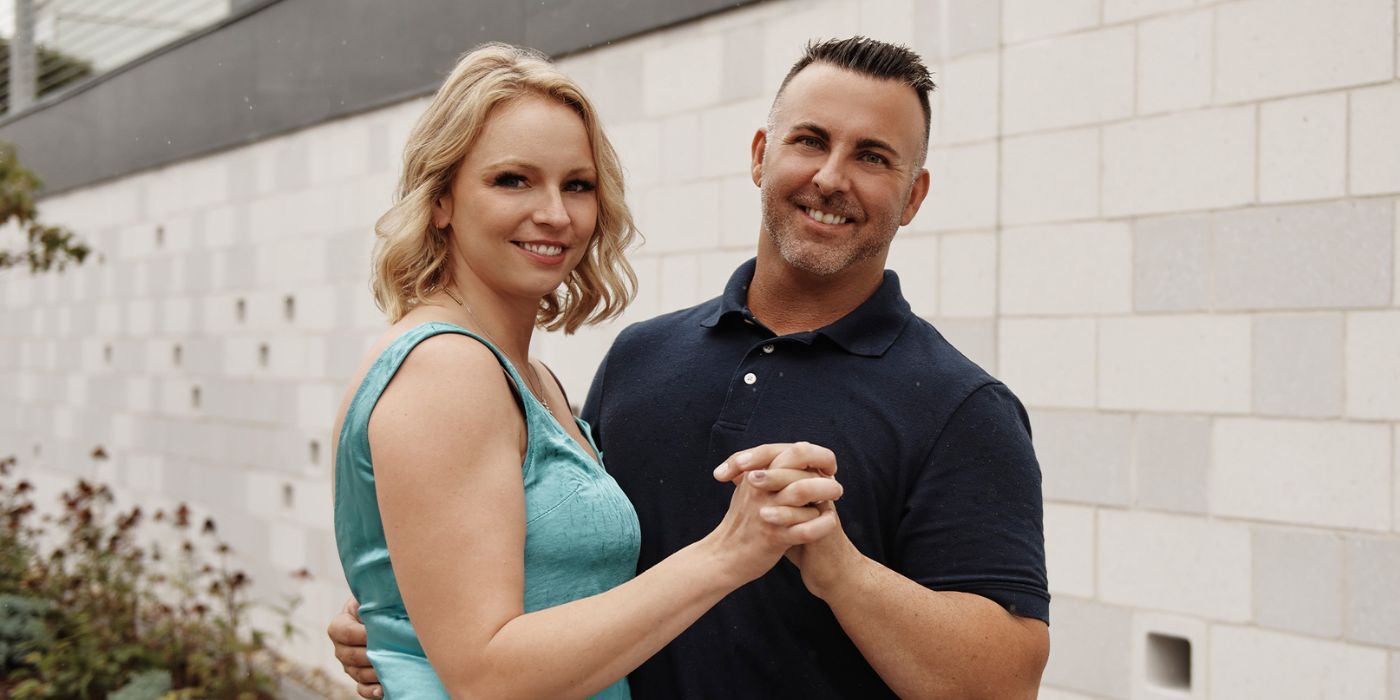 Lindsey and Mark on MAFS holding hands