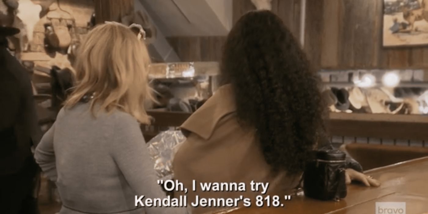 Lisa Rinna experimentando tequila no RHOBH