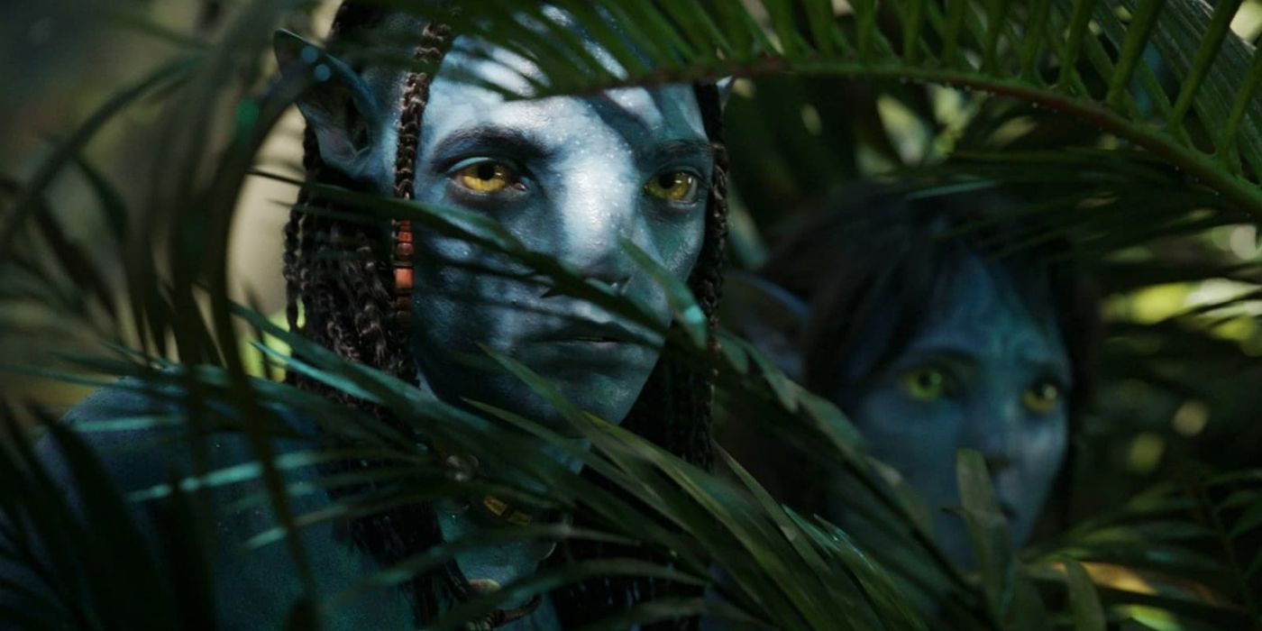 Lo'ak and Kira hiding in Avatar The Way of Water